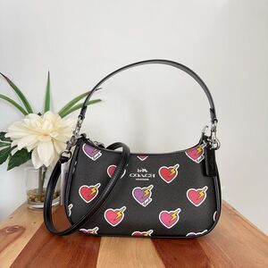 NWT Coach Teri Shoulder Bag With Heart‎ Bolt Print